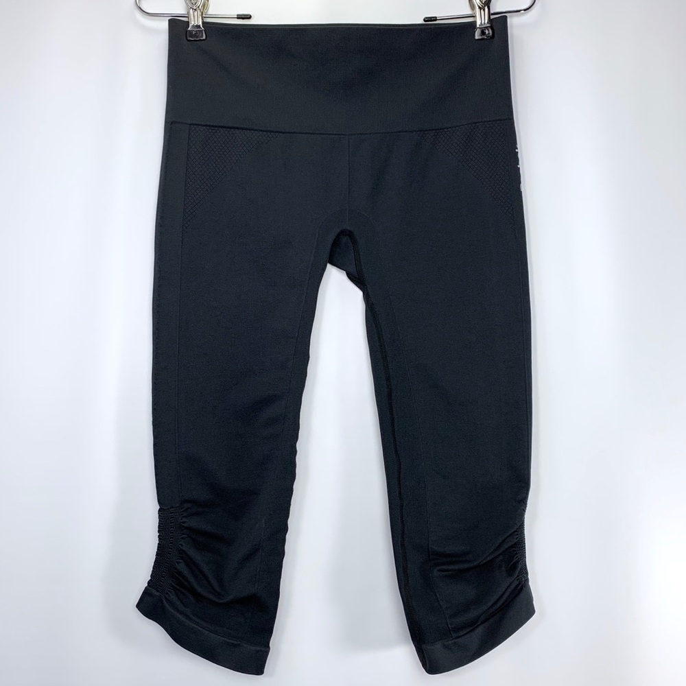 4/$25 Reebok ruched capri workout pants